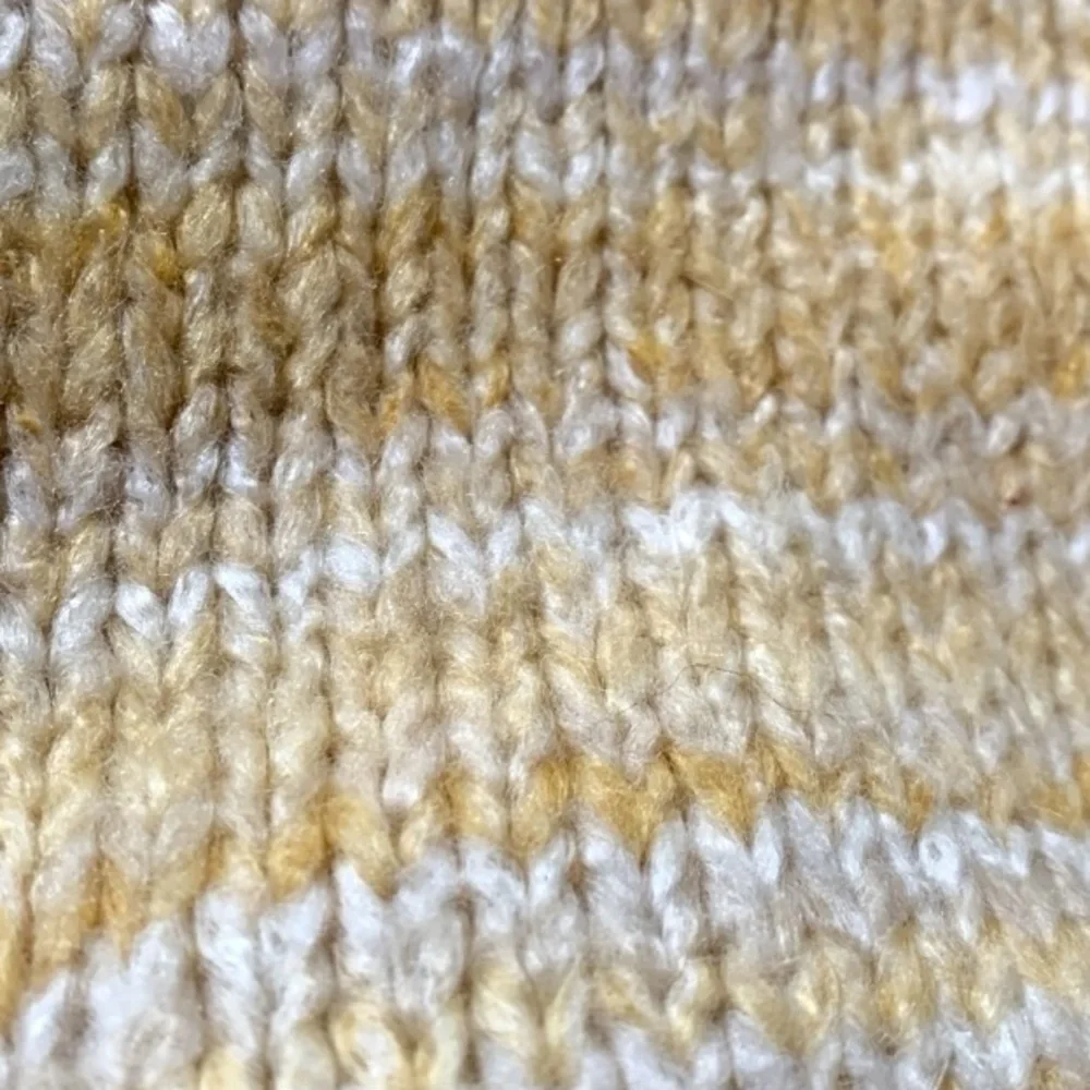 URBAN OUTFITTERS Cozy Cropped Bubble Sleeve Oversized Sweater sz L - Picture 6 of 8